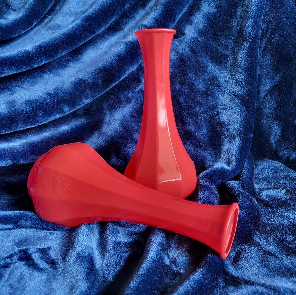 Set of 2 matching red, plastic flower vases, perfect for Valentine decor. $5